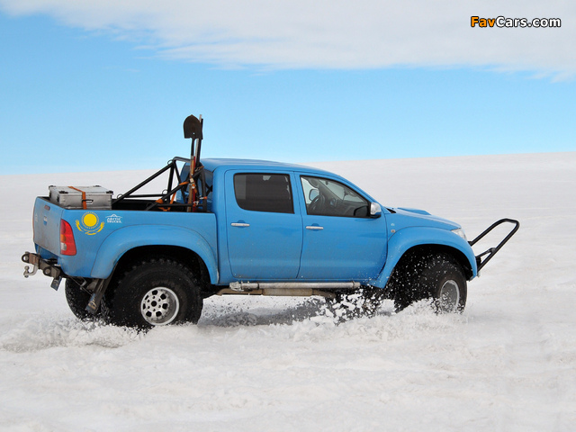 Images of Arctic Trucks Toyota Hilux AT44 2007 (640 x 480)