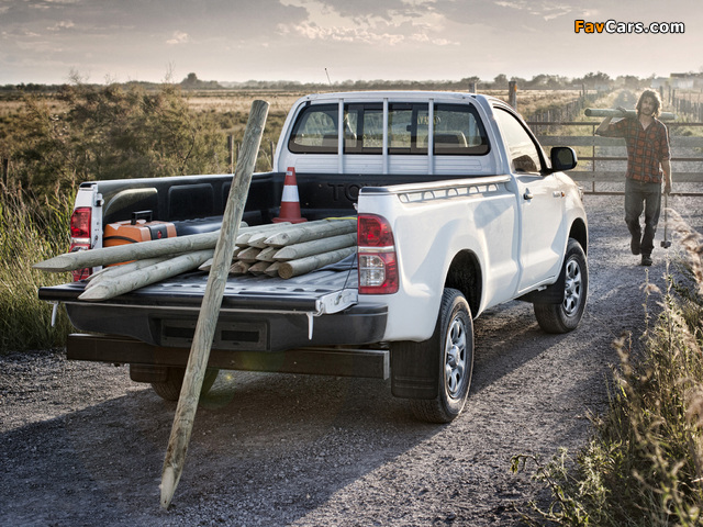 Images of Toyota Hilux Regular Cab 2011 (640 x 480)