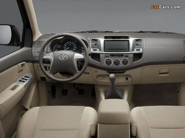 Images of Toyota Hilux Double Cab G-Type 4h2 2011–12 (640 x 480)