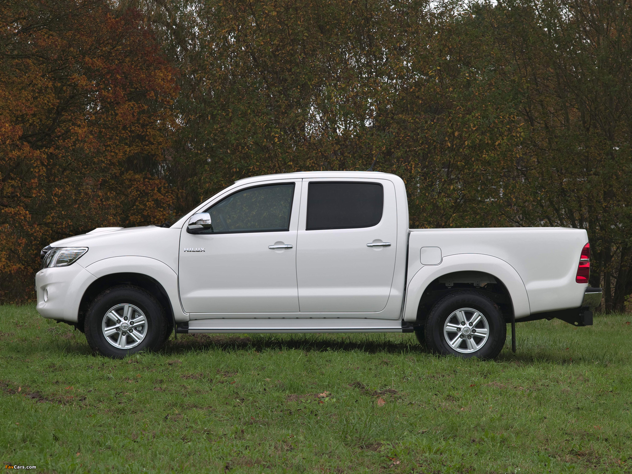 Images of Toyota Hilux Double Cab UK-spec 2011 (2048 x 1536)