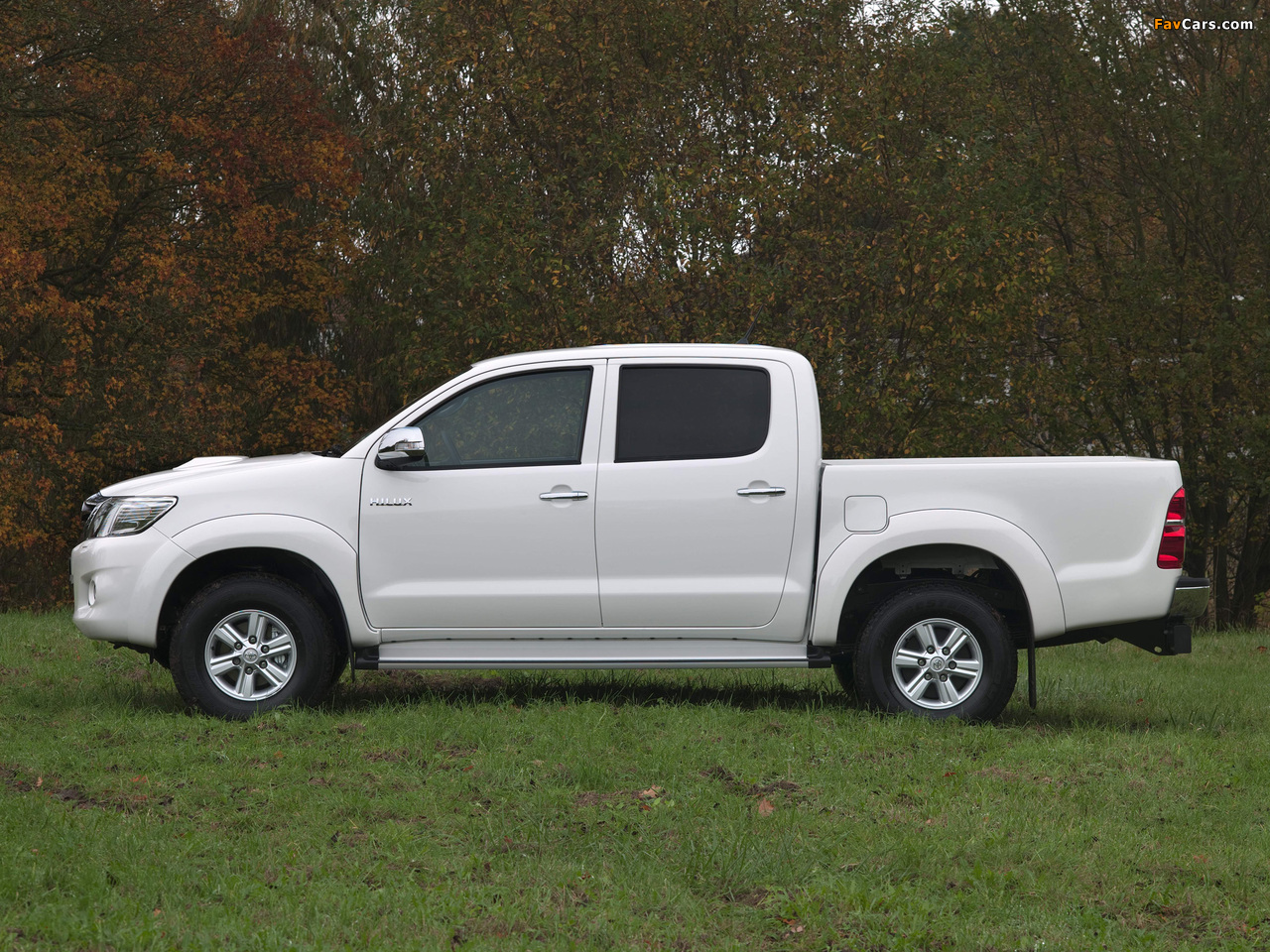 Images of Toyota Hilux Double Cab UK-spec 2011 (1280 x 960)