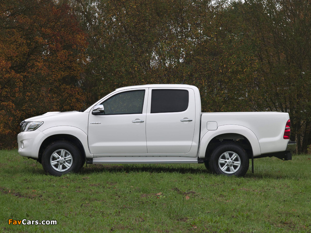 Images of Toyota Hilux Double Cab UK-spec 2011 (640 x 480)