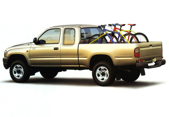 Photos of Toyota Hilux Xtra Cab 1997–2001