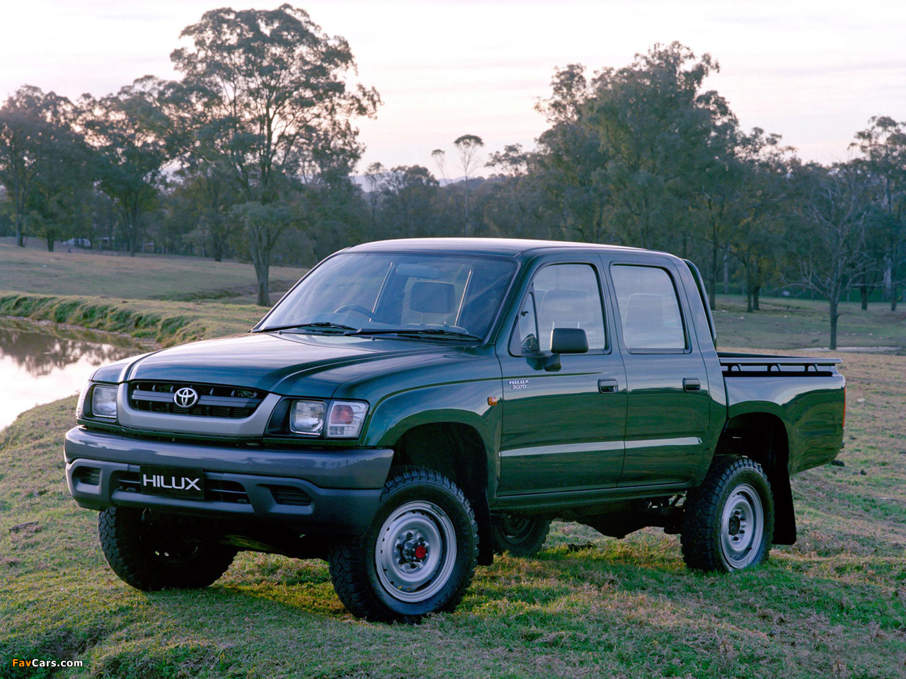 Photos of Toyota Hilux Double Cab AU-spec 2001–05 (1280 x 960)