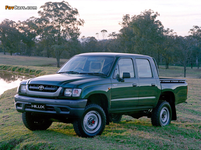 Photos of Toyota Hilux Double Cab AU-spec 2001–05 (640 x 480)