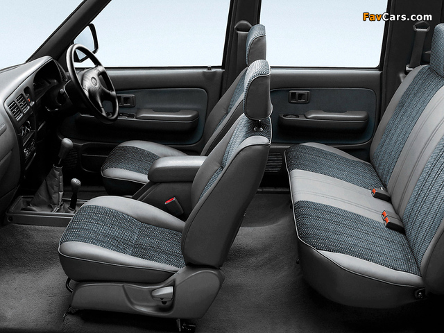 Photos of Toyota Hilux 2700i Raider Double Cab ZA-spec 2001–05 (640 x 480)