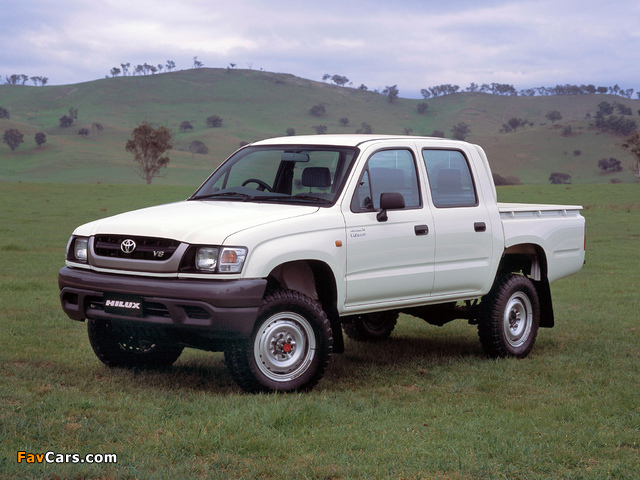 Photos of Toyota Hilux Double Cab AU-spec 2001–05 (640 x 480)