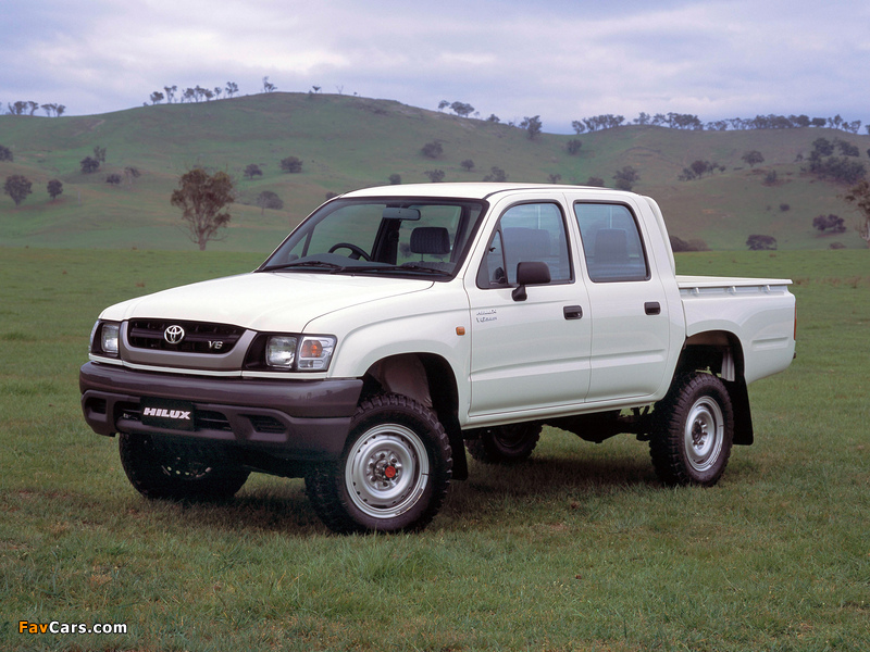 Photos of Toyota Hilux Double Cab AU-spec 2001–05 (800 x 600)