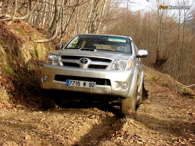 Photos of Toyota Hilux 3.0 4D Turbo Double Cab 2005–08 (640 x 480)
