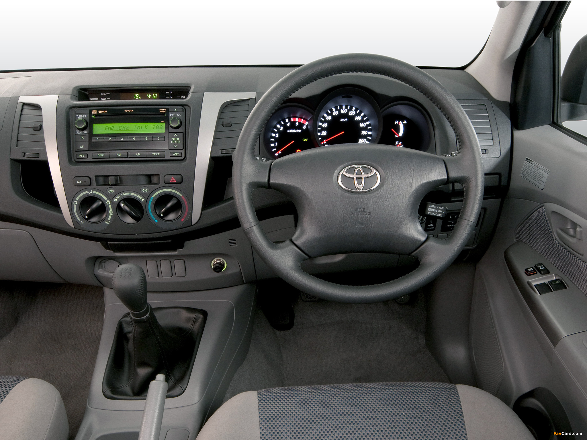 Photos of Toyota Hilux Xtra Cab ZA-spec 2008–11 (2048 x 1536)