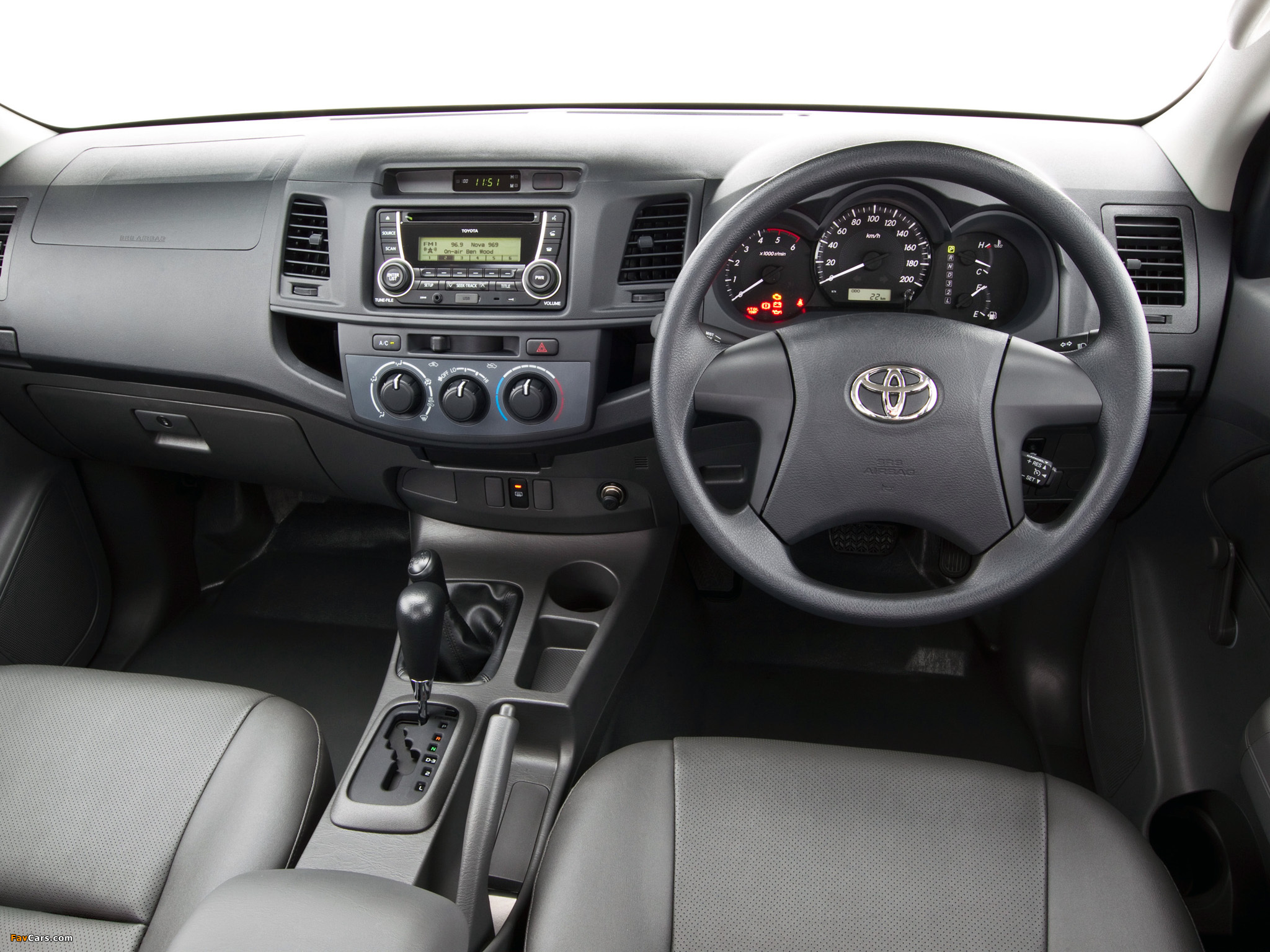 Photos of Toyota Hilux WorkMate Double Cab 4x4 AU-spec 2011 (2048 x 1536)