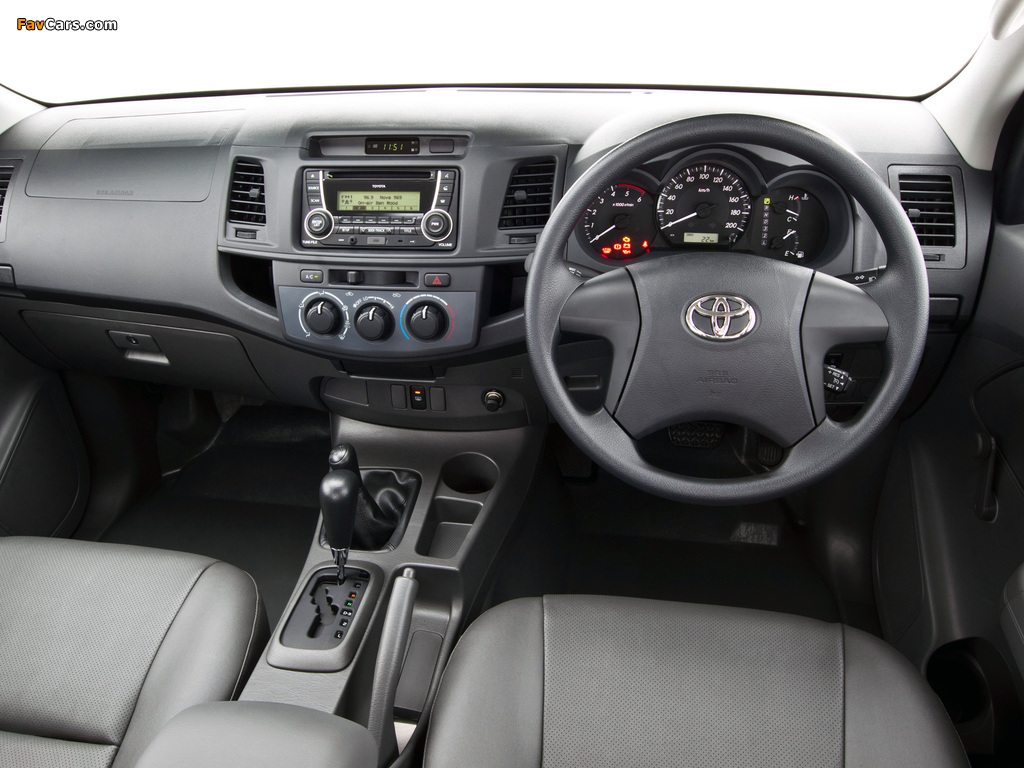 Photos of Toyota Hilux WorkMate Double Cab 4x4 AU-spec 2011 (1024 x 768)