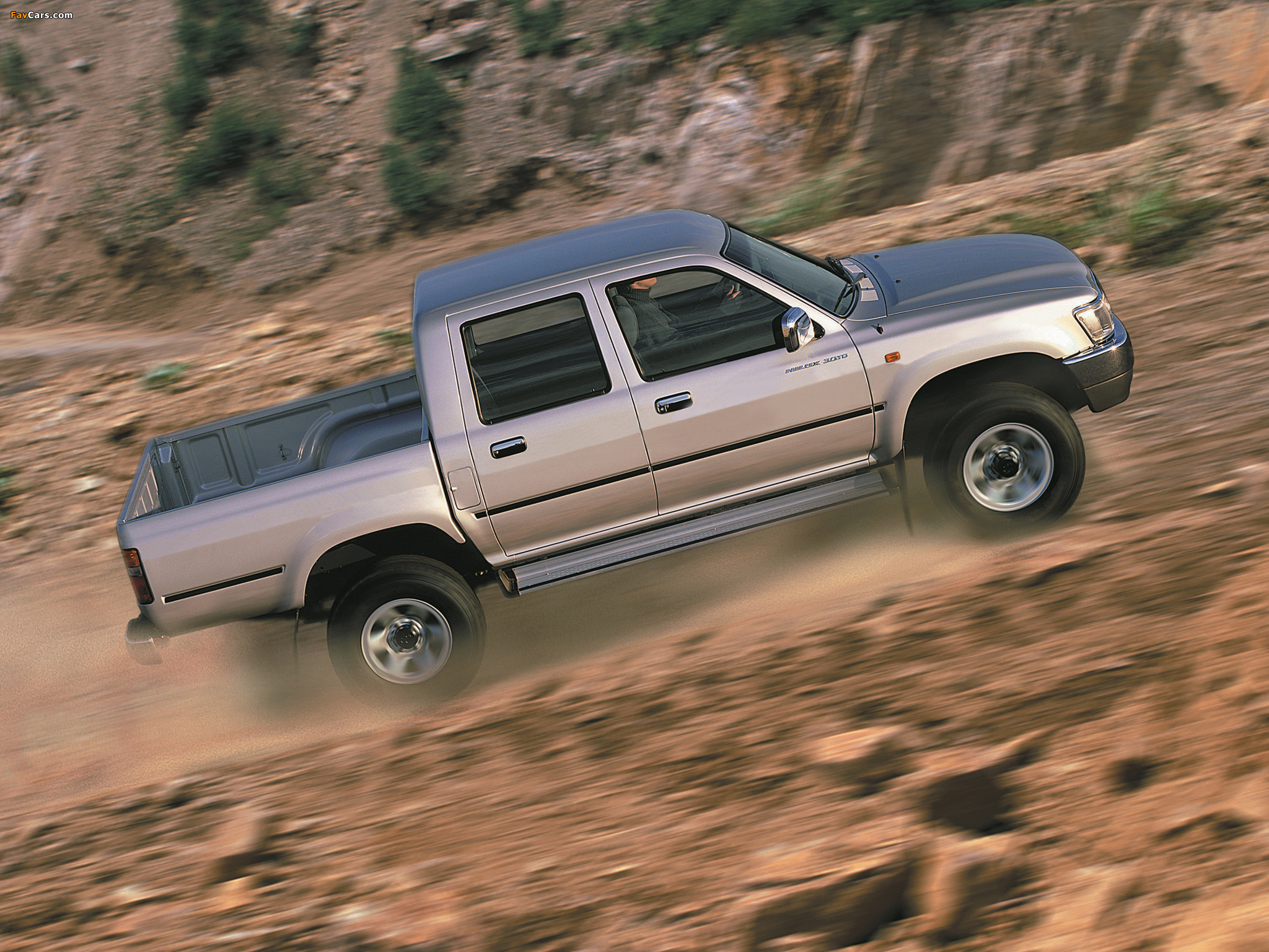 Pictures of Toyota Hilux 3.0 KZ-TE Double Cab 4WD BR-spec 2001–05 (2048 x 1536)