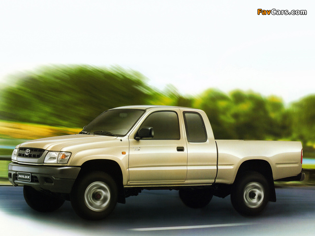 Pictures of Toyota Hilux Xtra Cab 2001–05 (640 x 480)