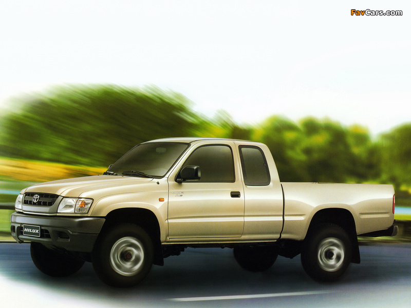 Pictures of Toyota Hilux Xtra Cab 2001–05 (800 x 600)