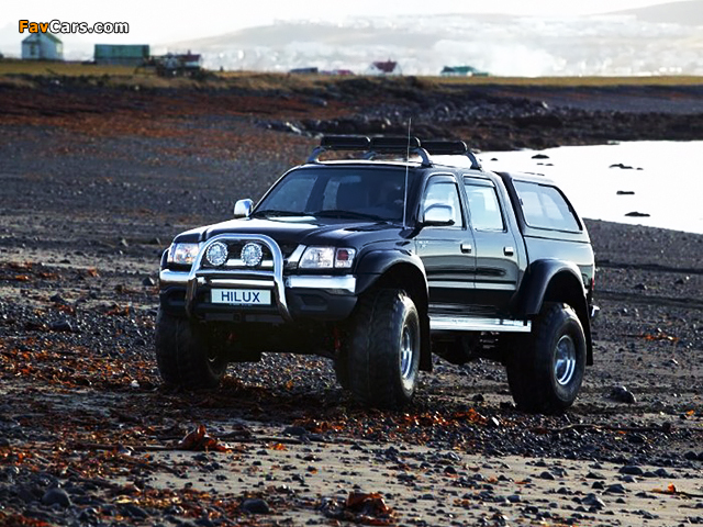 Pictures of Arctic Trucks Toyota Hilux Double Cab AT38 2001–05 (640 x 480)