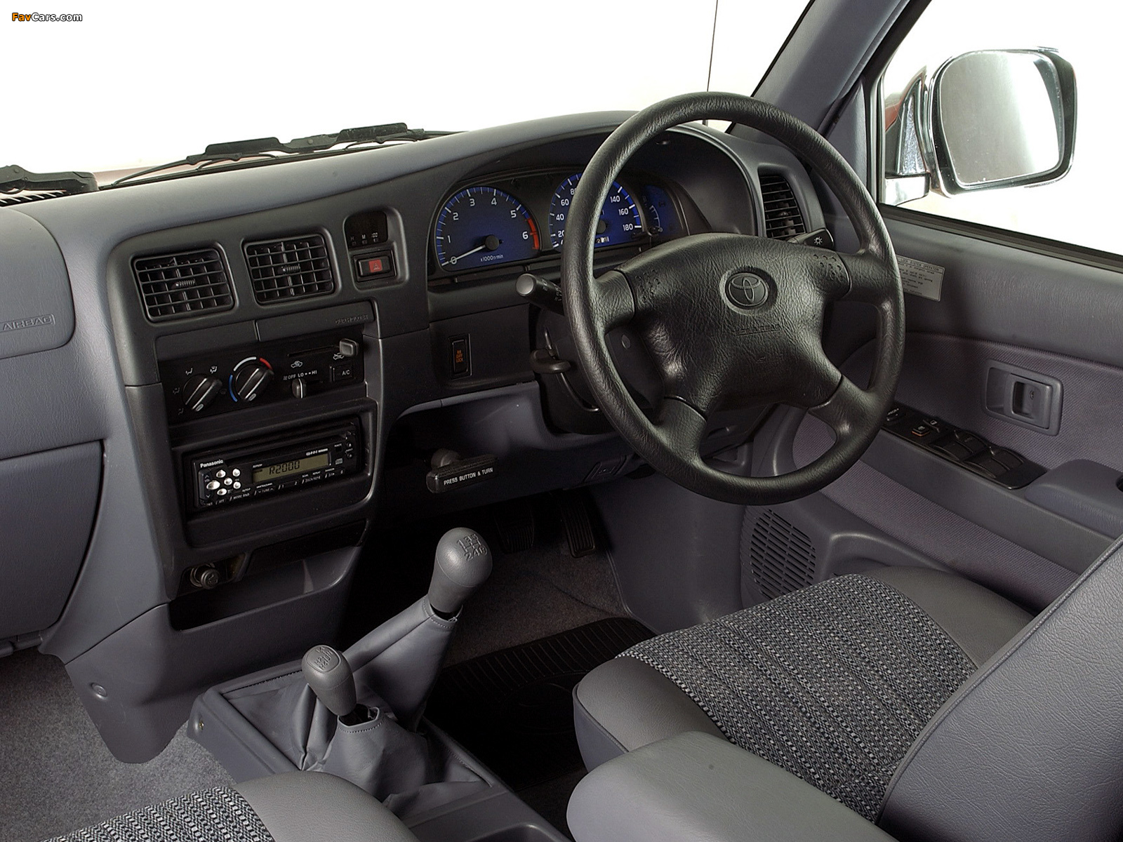 Pictures of Toyota Hilux 2700i Raider Double Cab ZA-spec 2001–05 (1600 x 1200)