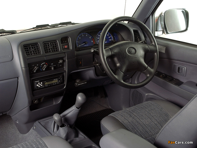 Pictures of Toyota Hilux 2700i Raider Double Cab ZA-spec 2001–05 (800 x 600)