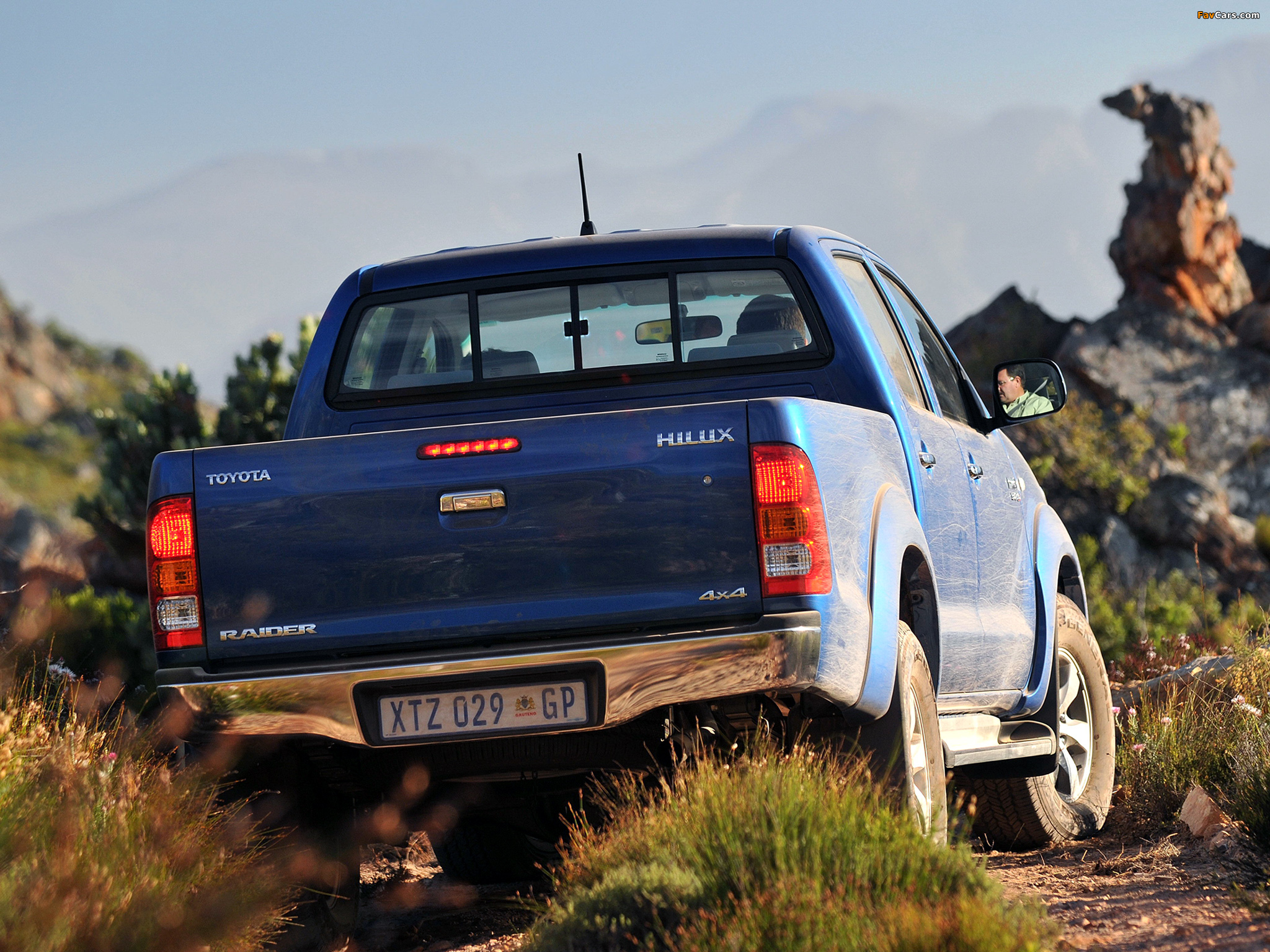 Pictures of Toyota Hilux Double Cab ZA-spec 2008–11 (2048 x 1536)