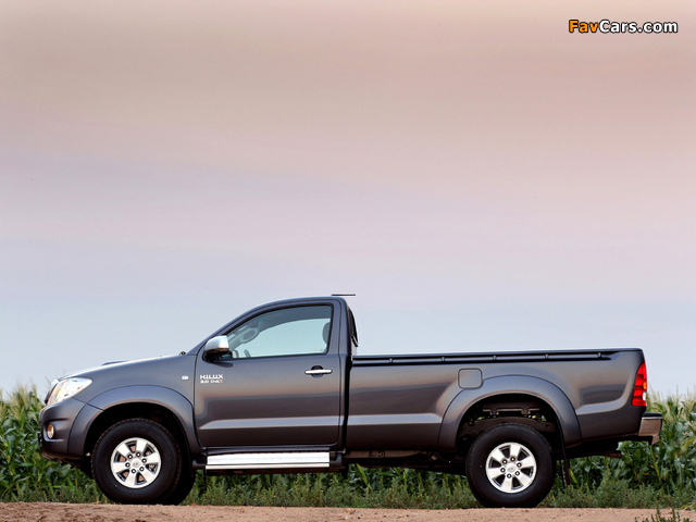 Pictures of Toyota Hilux Single Cab ZA-spec 2008–11 (640 x 480)