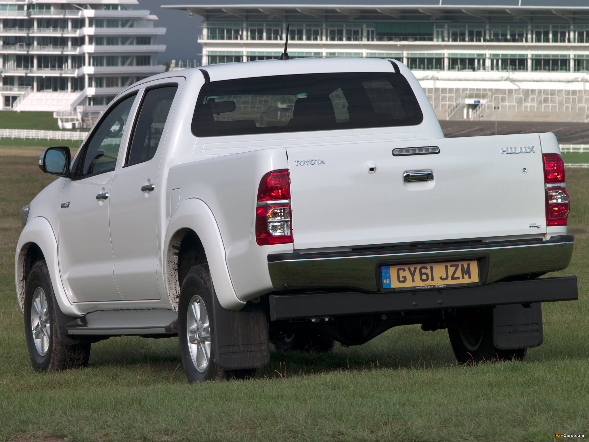 Pictures of Toyota Hilux Double Cab UK-spec 2011 (2048 x 1536)