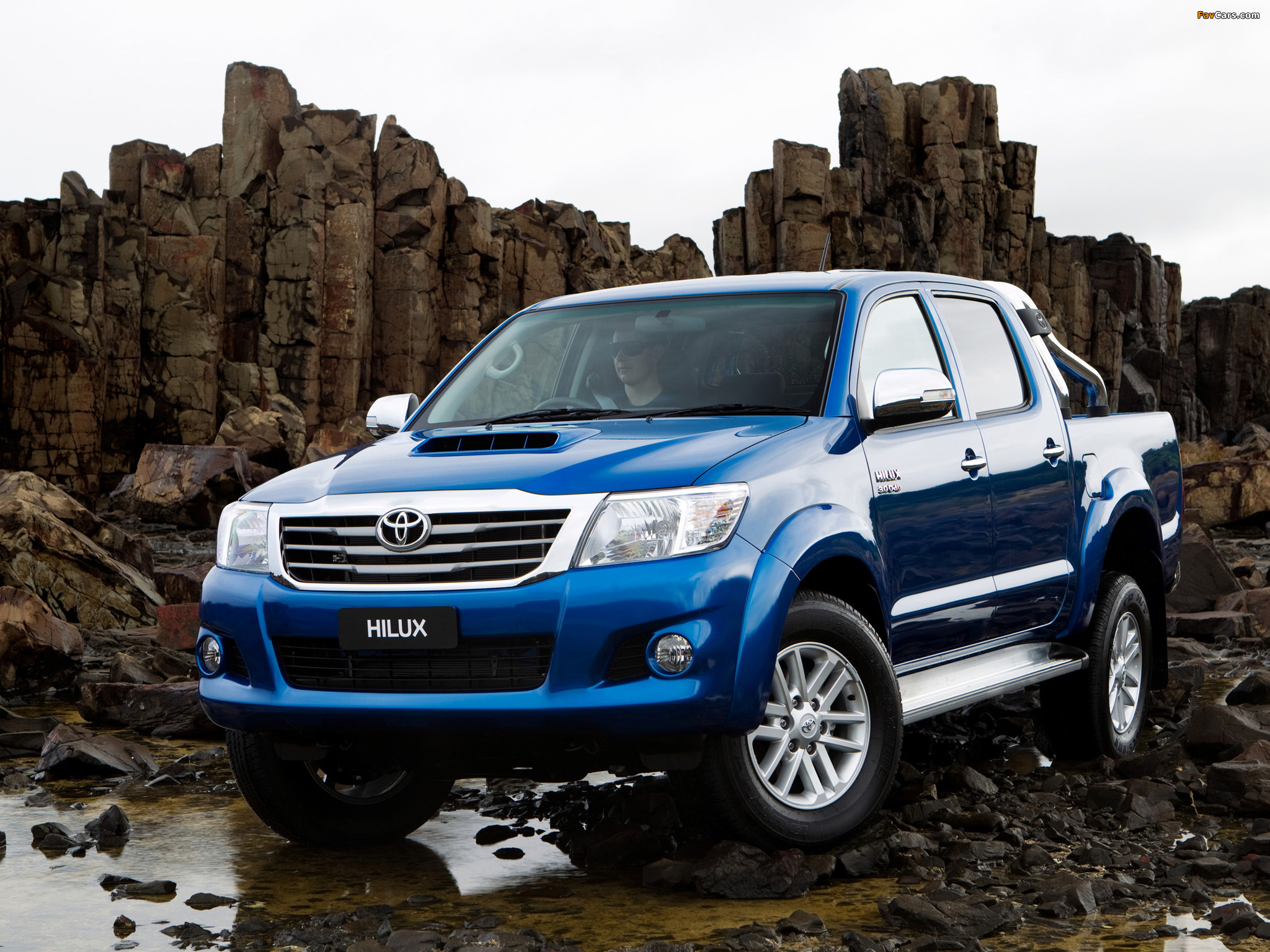 Pictures of Toyota Hilux SR5 Double Cab 4x4 AU-spec 2011 (2048 x 1536)