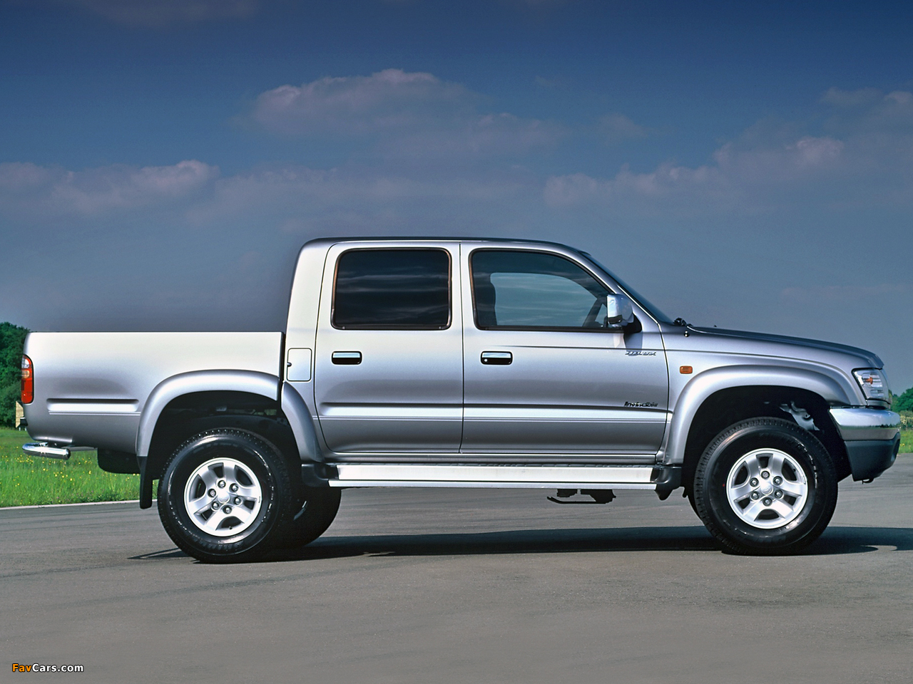 Toyota Hilux Double Cab UK-spec 2001–05 images (1280 x 960)