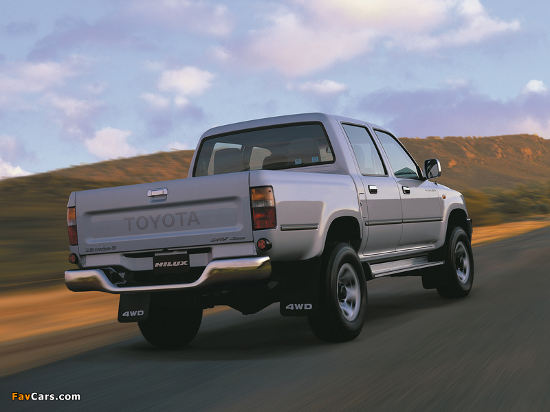 Toyota Hilux 3.0 KZ-TE Double Cab 4WD BR-spec 2001–05 images (800 x 600)