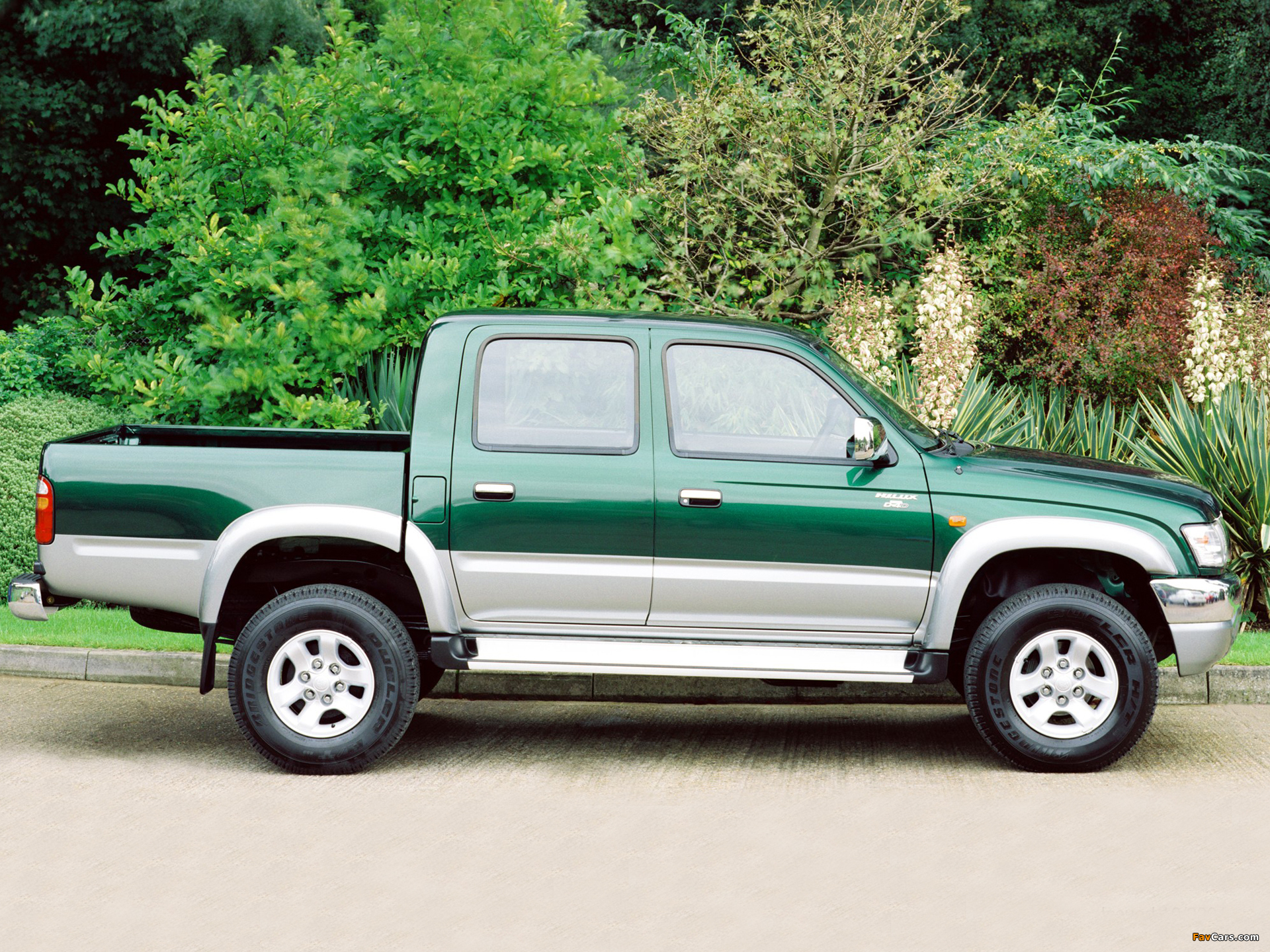 Toyota Hilux Double Cab UK-spec 2001–05 images (1920 x 1440)