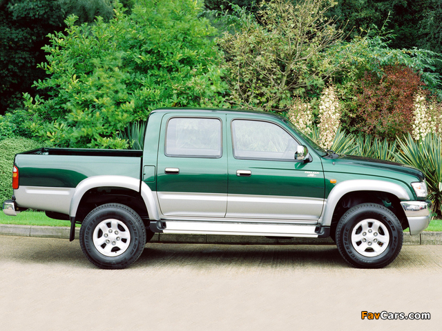 Toyota Hilux Double Cab UK-spec 2001–05 images (640 x 480)