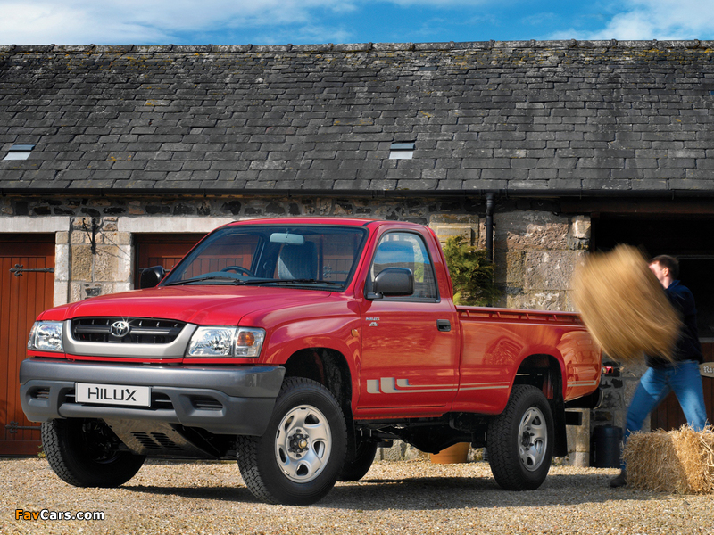 Toyota Hilux Regular Cab UK-spec 2001–05 images (800 x 600)