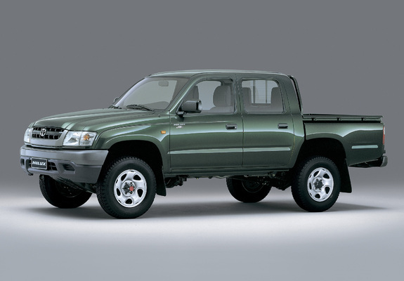 Toyota Hilux Double Cab 2001–05 images