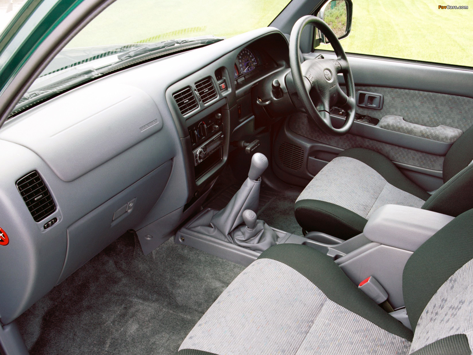 Toyota Hilux Double Cab UK-spec 2001–05 images (1600 x 1200)