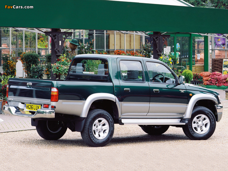 Toyota Hilux Double Cab UK-spec 2001–05 pictures (800 x 600)