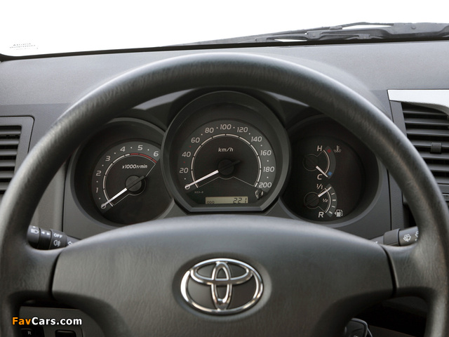 Toyota Hilux Double Cab 2005–08 images (640 x 480)