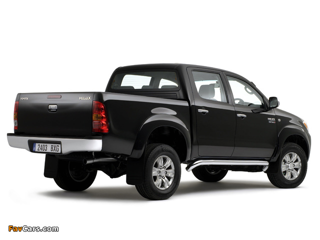 Toyota Hilux Double Cab UK-spec 2005–08 photos (640 x 480)