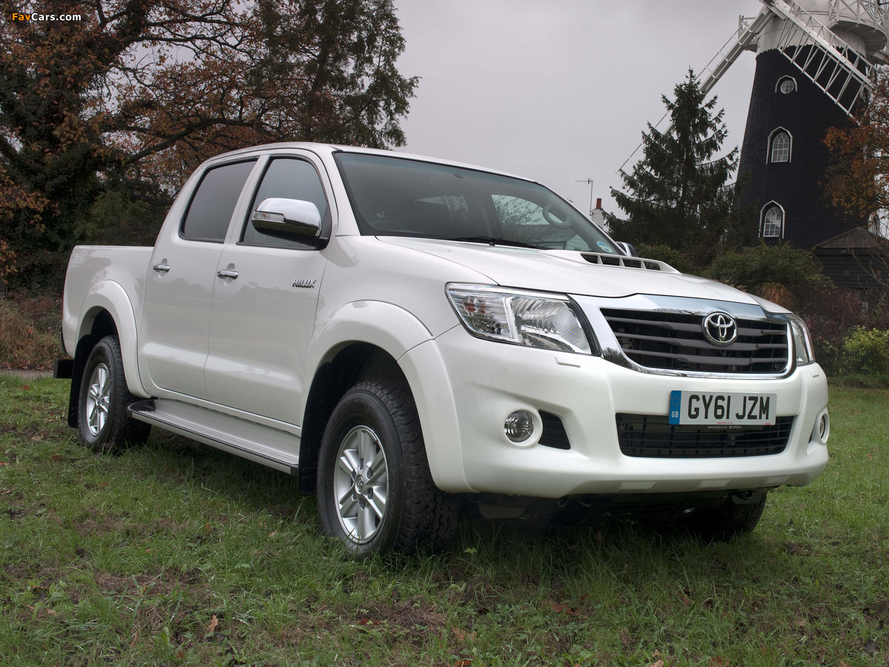 Toyota Hilux Double Cab UK-spec 2011 images (1280 x 960)