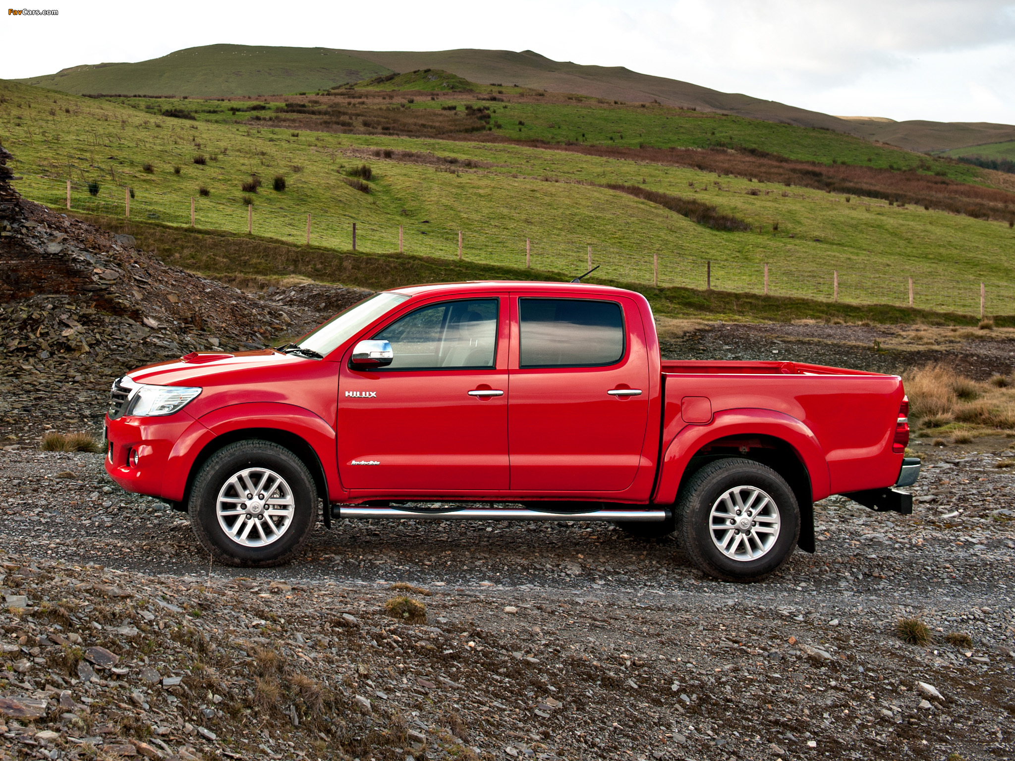 Toyota Hilux Double Cab UK-spec 2011 images (2048 x 1536)