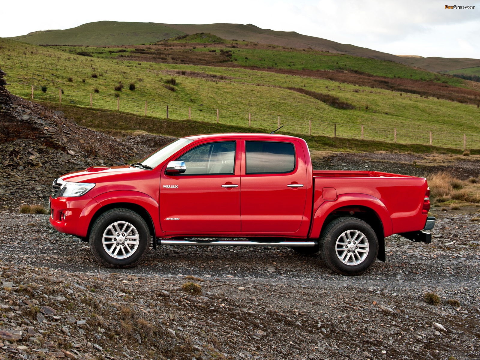 Toyota Hilux Double Cab UK-spec 2011 images (1600 x 1200)