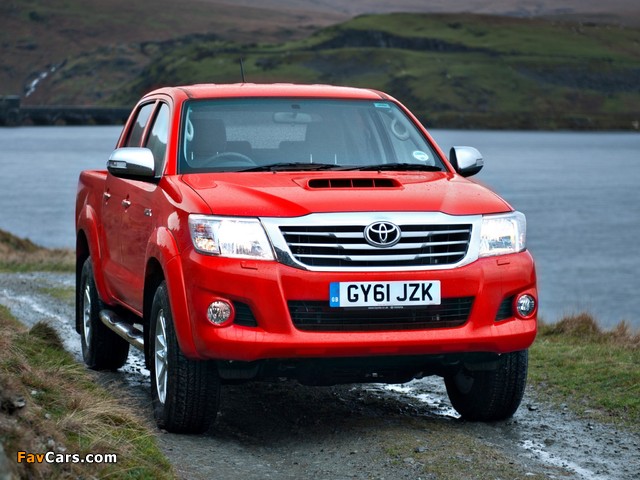 Toyota Hilux Double Cab UK-spec 2011 images (640 x 480)