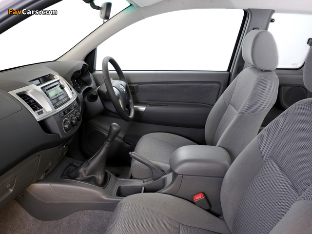 Toyota Hilux Xtra Cab ZA-spec 2011 images (640 x 480)