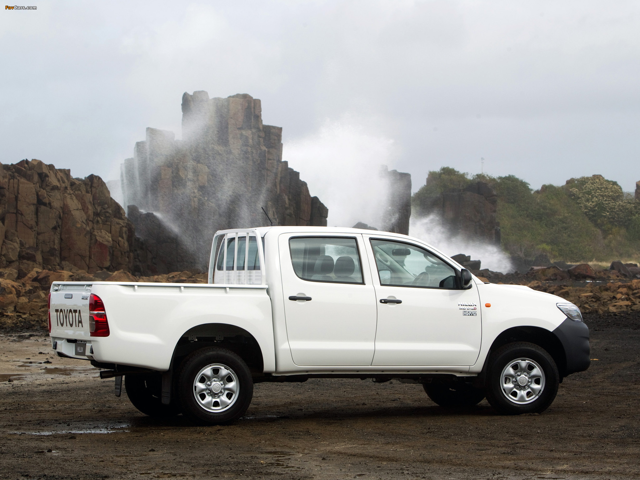 Toyota Hilux WorkMate Double Cab 4x4 AU-spec 2011 images (2048 x 1536)