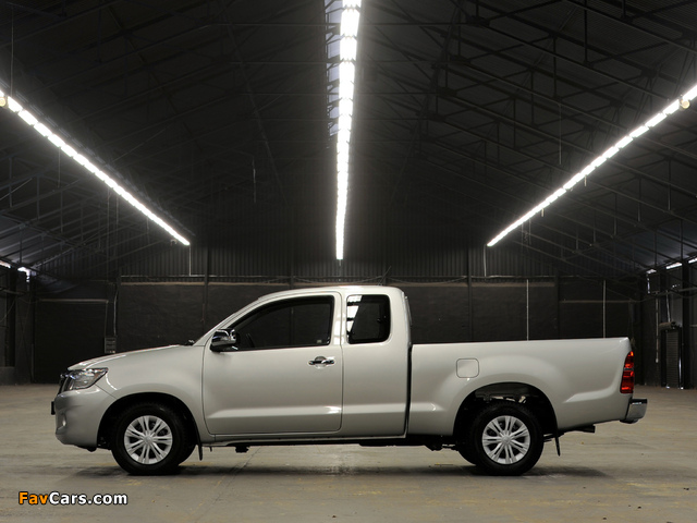 Toyota Hilux Xtra Cab ZA-spec 2011 images (640 x 480)