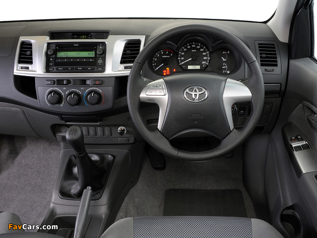 Toyota Hilux Xtra Cab ZA-spec 2011 pictures (640 x 480)