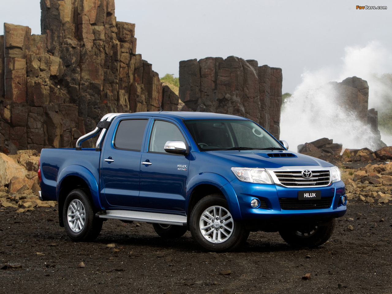 Toyota Hilux SR5 Double Cab 4x4 AU-spec 2011 wallpapers (1280 x 960)