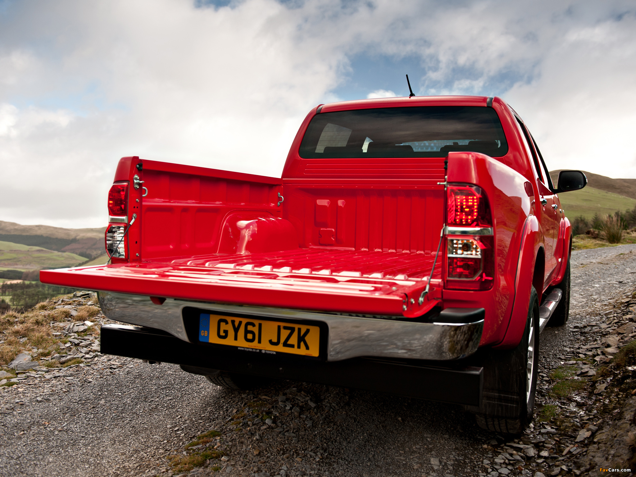 Toyota Hilux Double Cab UK-spec 2011 wallpapers (2048 x 1536)