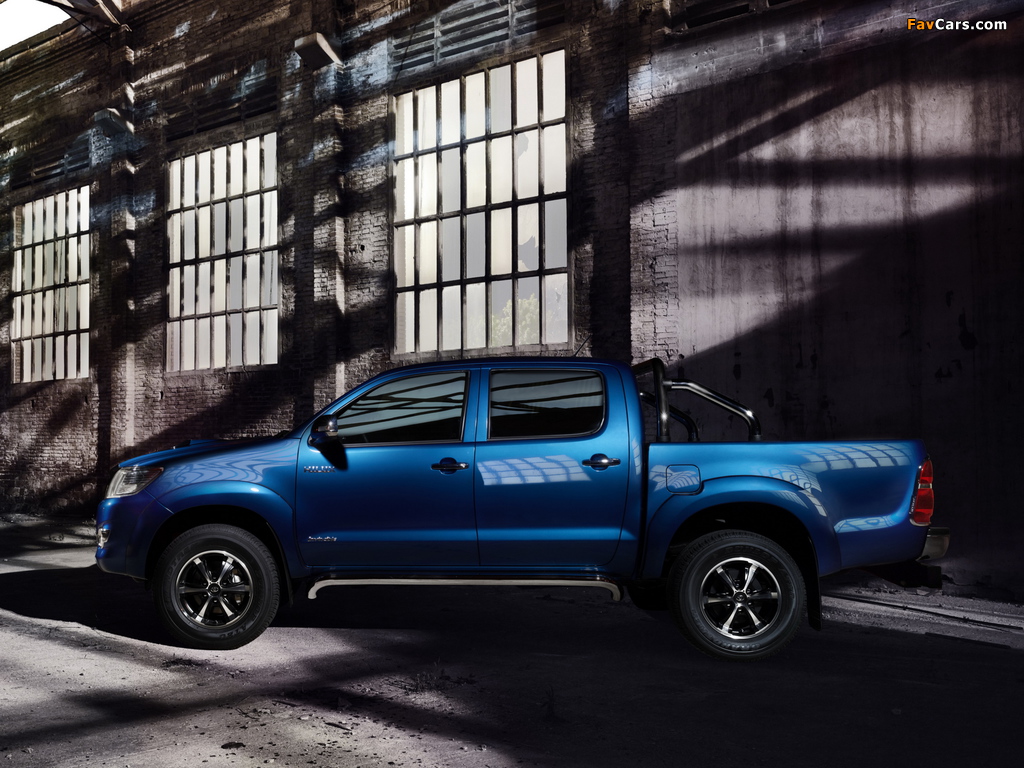 Toyota Hilux Invincible Double Cab 2013 wallpapers (1024 x 768)