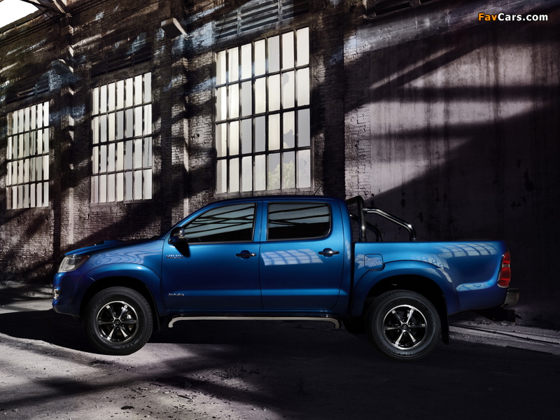 Toyota Hilux Invincible Double Cab 2013 wallpapers (800 x 600)