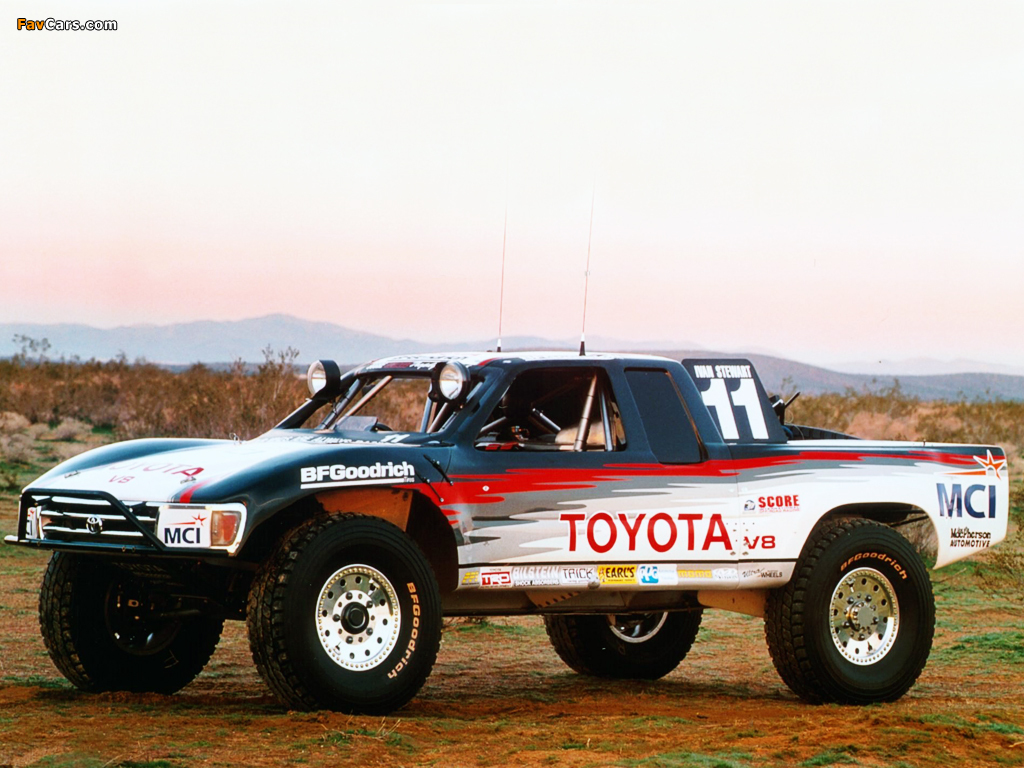 Toyota Hilux wallpapers (1024 x 768)