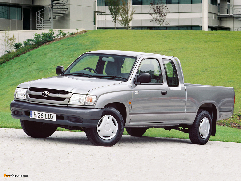 Toyota Hilux Xtra Cab UK-spec 2001–05 wallpapers (1024 x 768)